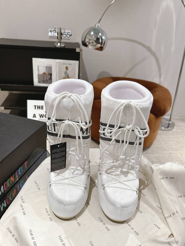 Moon Boot Vs秋冬最新款雪地靴系列 丑萌雪地短靴 忘了ugg吧 时髦人都在穿moon Boot雪地靴 如果你难以接受ugg的复兴 那现在有一款更另类的