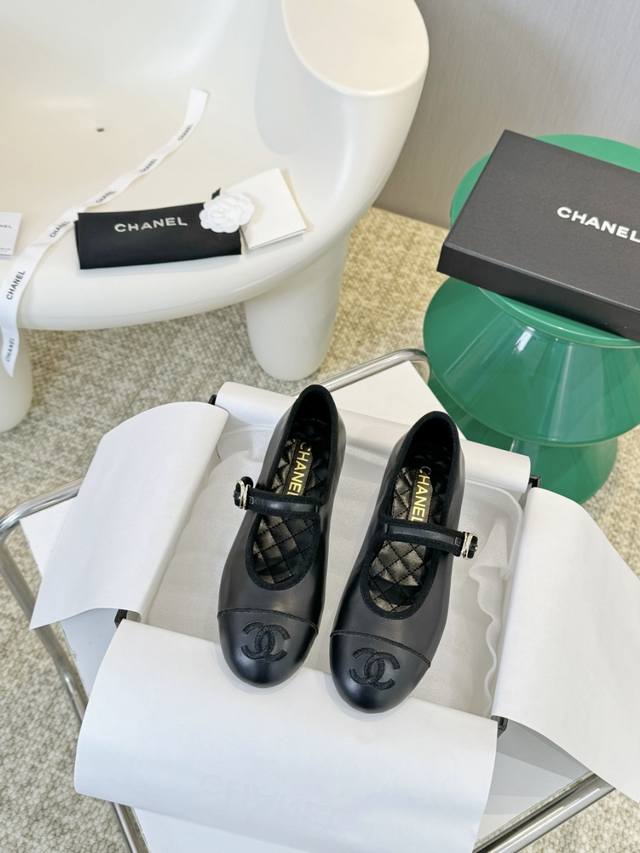Chanel香奈儿 2023专柜顶级玛丽珍小单鞋款 这款经典设计；鞋面多种工艺电绣的风格； 多元化混搭非常好看百搭，休闲，时尚，运动，户外都能兼顾 Go 材料