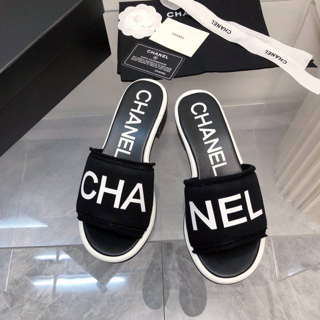 Chanel 小香 2024春夏新款高跟马卡龙色系拖鞋 每个色系都很显白 经典大双c设计 脚感是软糯糯的就像踩在面包上贼舒服 鞋面：定制原版进口布料布面 内里：