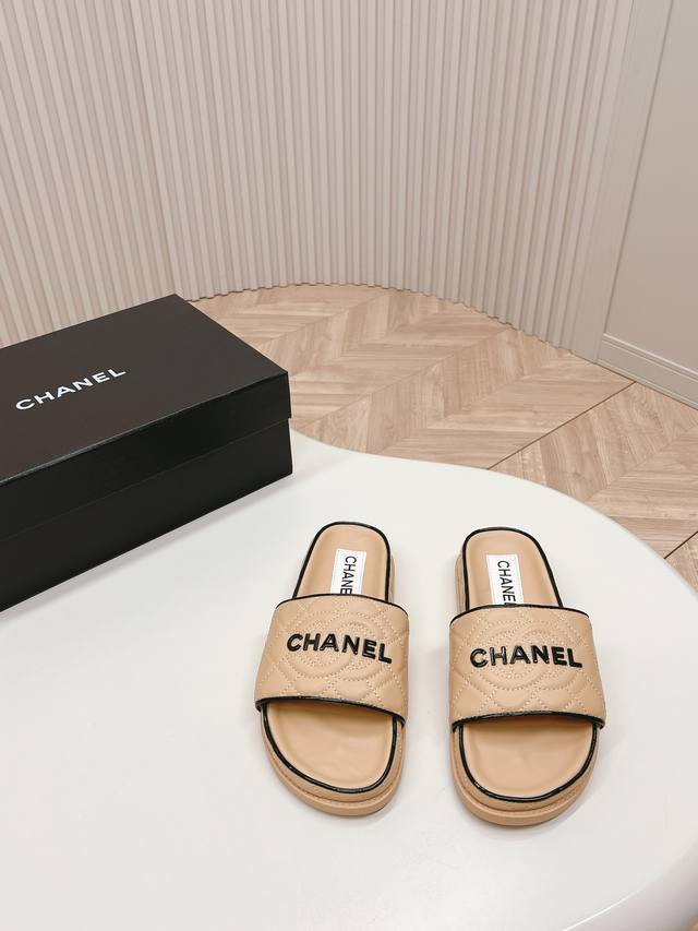 出 Chanel 香奈儿 2024新款凉鞋拖鞋系列 经典系列 每个款式都很赞 优雅高贵 舒适百搭 鞋面：羊皮 垫脚：羊皮 鞋底：发泡大底 码数:35-40