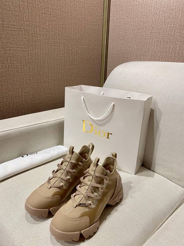 橙子出厂价 Dior 迪奥经典款老爹鞋 运动鞋 全新系列灵感由dior主设计师让礼服上的织带与优雅的巧妙结合在完美鞋型上，超级经典好看！ 码数：34-41