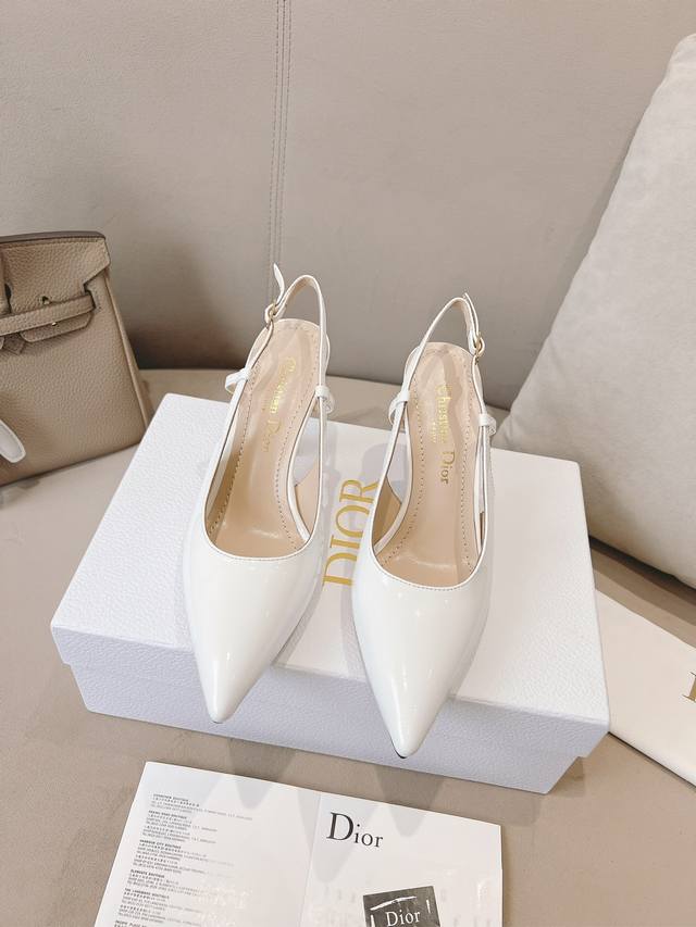 J'Adior凉鞋 迪奥 Dior 24Ss春夏系列尖头凉鞋，市场顶级版，欢迎来看版对比材质：原版黑漆皮面料+羊皮内里+意大利真皮大底+纯铜五金扣。码数：标准码