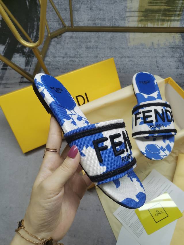 Fendi最新爆款，进口帆布刺绣，上脚舒适，35-42码， ，真皮大底+30